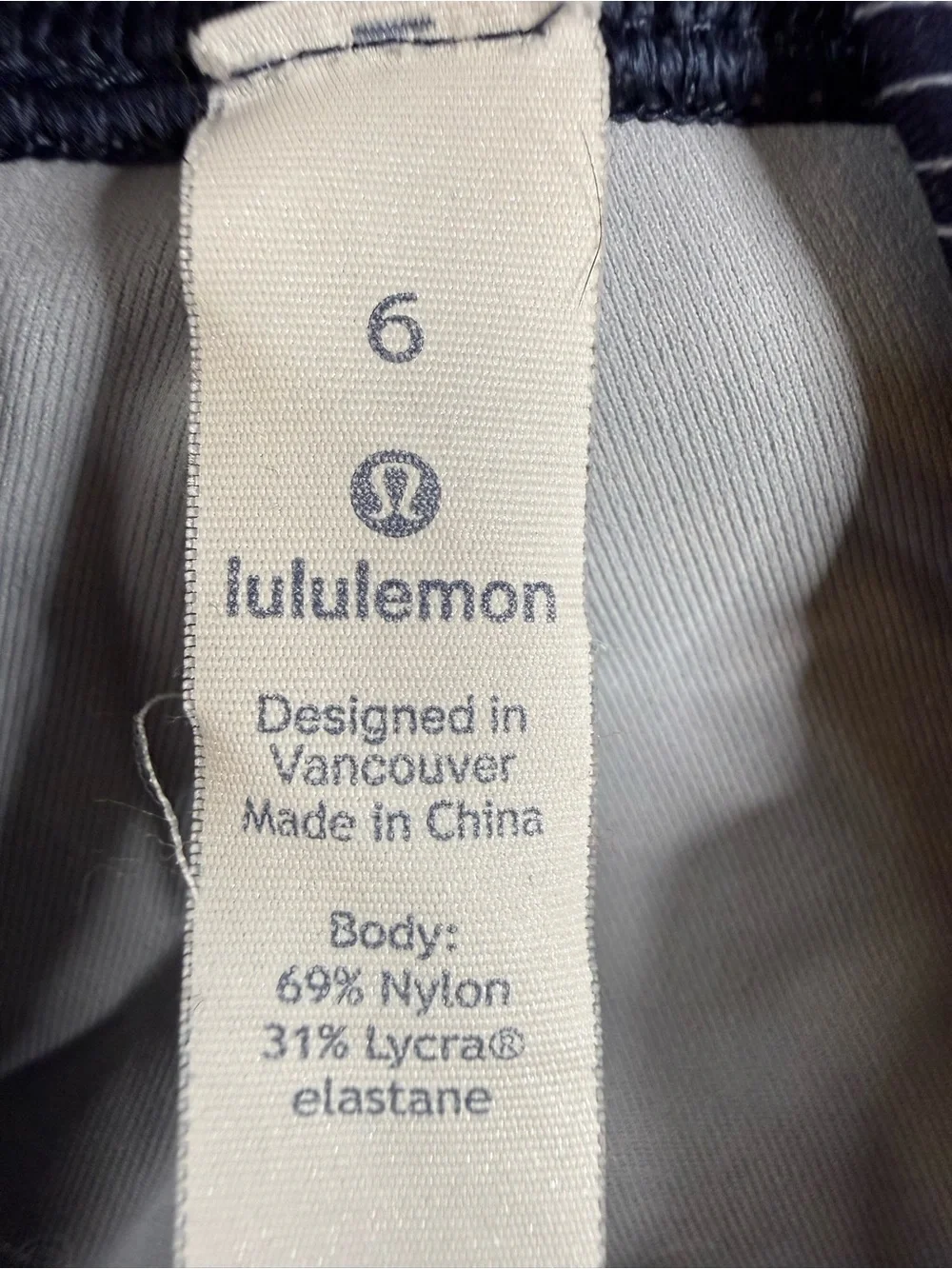 Lululemon Crop Leggings Womens 6 Blue Geometric Stripe Print High Rise Yoga - Picture 6 of 12
